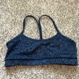 Lululemon power of Y